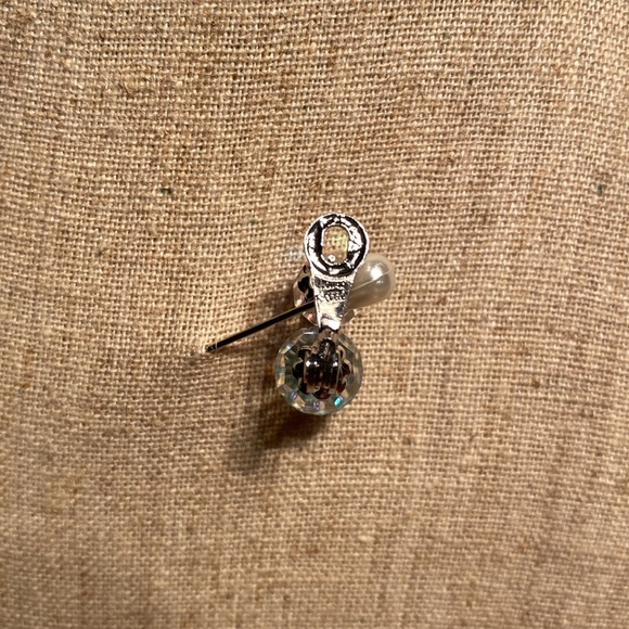 Signed Lewis Segal. Vintage Post Earrings Aurora Borealis Crystals & Rhinestone. - Picture 3 of 5